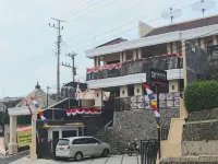 Diponegoro House Hotels in Sidorejo