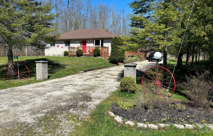 Welcome to Red door cottage! Sauble Beach!