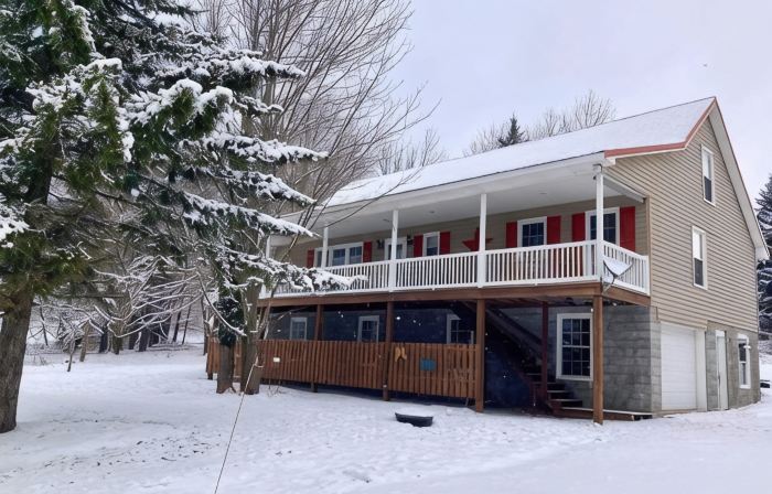 Hidden Bliss-Large 4 bedroom home at Mt Storm Lake