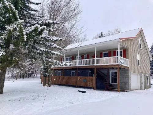 Hidden Bliss-Large 4 bedroom home at Mt Storm Lake - 3-Star