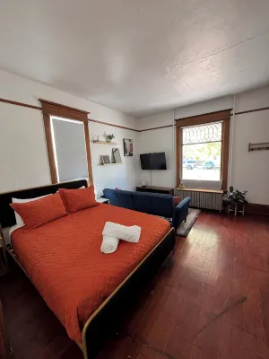 Downtown Studio- Close to CC - Condos