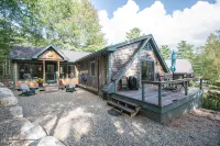 Lovely lakeside setting on beautiful Alamoosook Lake.