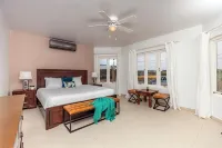 7BR Oasis in Paradise on One Happy Island - Bungalows