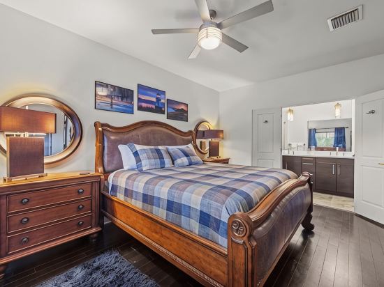 LUXURY AND LOCATION!!!
