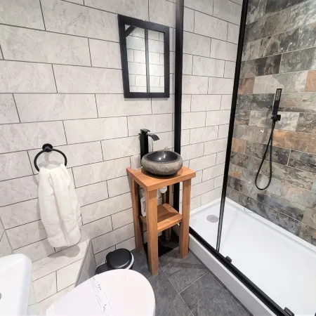 Friary House Serviced Apartments by Roomsbooked - 24Hr Reception Отели в г. Глостер Дистрикт