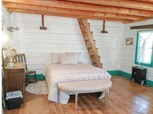 Secluded, Cozy Cabin Getaway - 2-Sterne
