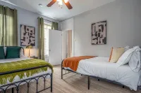 Prime Mt Adams+Lux Beds+Sleeps 6ppl+Deck Views+Smart TVs+Spacious Living Rooms - อพาร์ทเม้นท์