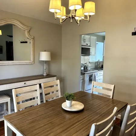 Spacious 3 BDRM for 9 - SA & NB