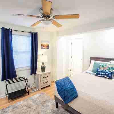 Lake George Village. 1 Block to Beach, Shepherds Park & Canada St.Pet Friendly. Rooms