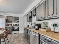 Edmond Bungalow: Cute 2 BR + Bonus Game Room with Futon