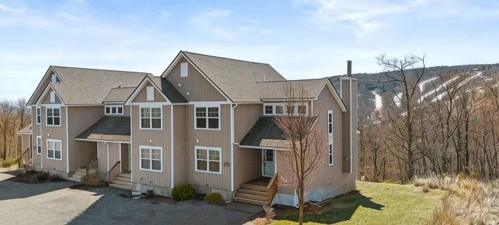 Mountain Escape Next to Camelback Resort! Ideal for Families and Big Groups ポコノのホテル