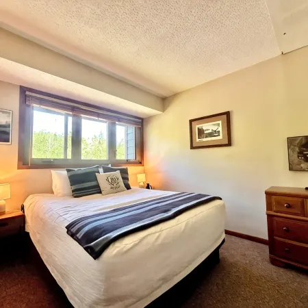 Newly Remodeled Elite End Unit~1 Bedroom+Loft~Ski-InSki-Out~Pools~View
