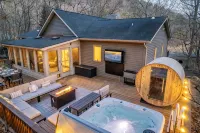 6BR Designer Home in Massanutten with Hot Tub, Sauna - 부티크