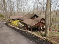 6-bedroom cabin just 2 miles from Mohican River - Chalets