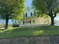 Beautifully Updated Country Home - Homestays