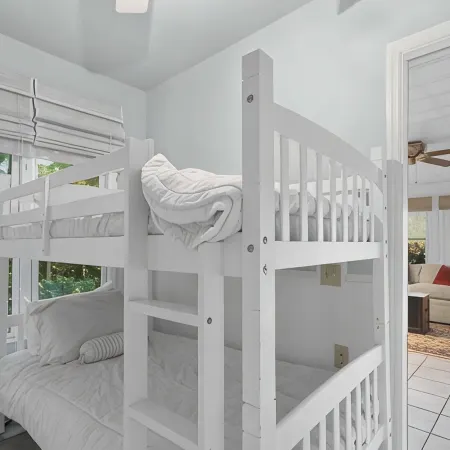 Stunning panoramic mountain views-close to town!