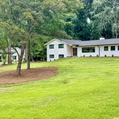 UPTOWN GIRL: FALL IN LOVE! Designer Decorated, New Renovations, Perfect Location