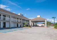 Suburban Studios Hotel Kingsland Near I-95 - breakfast