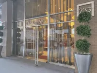 The Pearl Hotel Hotels near Manhattan