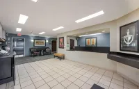 Extended Stay America Suites - Fort Wayne - South - parking