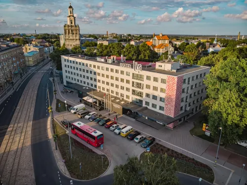 Liva Hotel - parking