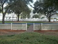 'Beneath the Branches' Cottage Steps to Golf, Tennis, Pool. Pet-Friendly!