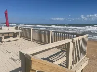 Spacious Oceanfront House has Private Pool, Ocean Deck and Panoramic Ocean Views - 4성급