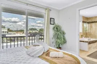 Luxury Waterfront Home DOCK POOL JACUZZI KAYAKS -  Privatzimmer