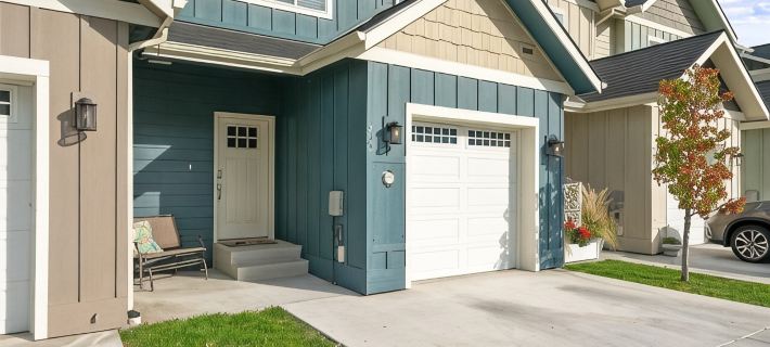New 2 BR Townhouse in the Heart of Wenatchee. Great for Families, pet friendly. Hotels in Wenatchee