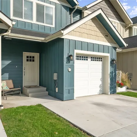 New 2 BR Townhouse in the Heart of Wenatchee. Great for Families, pet friendly. Отели в г. Веначи