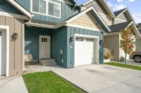 New 2 BR Townhouse in the Heart of Wenatchee. Great for Families, pet friendly.