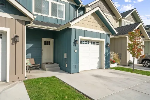New 2 BR Townhouse in the Heart of Wenatchee. Great for Families, pet friendly.