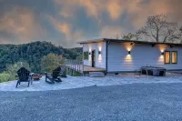 Modern Luxury Meets Mountain Getaway. Amazing Views, Hot Tub+More! - Chalets