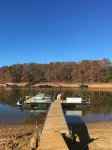 Secluded Lake Front Cabin - on Lake Hartwell, with Dock, Fenced Yard, Fire Pit. - Homestays