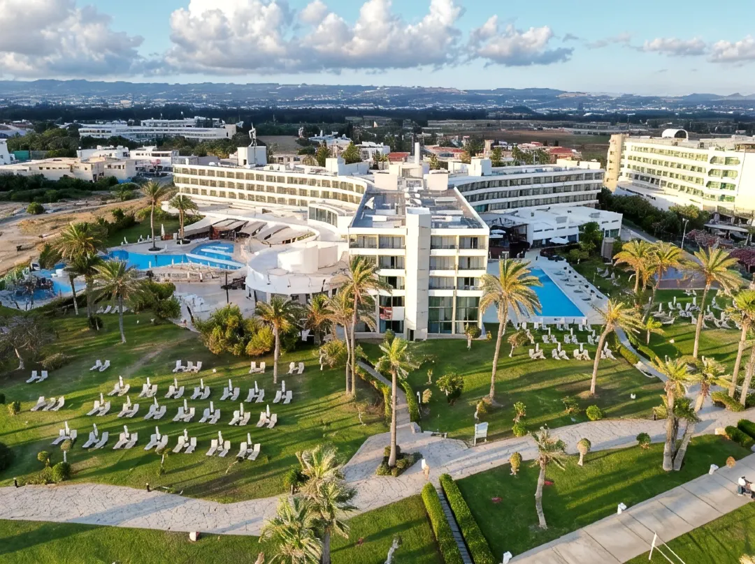 Louis Imperial Beach - Kato Paphos
