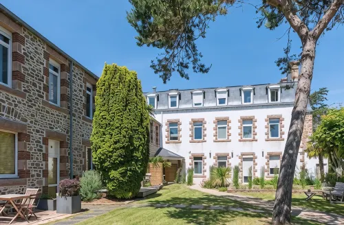Hôtel les Costans, the Originals Relais - Airport Shuttle