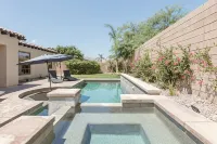 Walk to Festivals From a Modern Dream House Near La Quinta - Villas