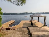 Muskoka Lakeshore Cottage Bliss Hotels in Gravenhurst