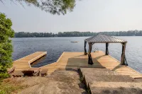 Muskoka Lakeshore Cottage Bliss