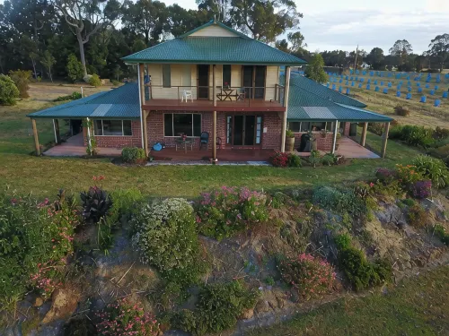 Mt Willyung Retreat Albany is family friendly. Ideal for family reunions.<br> - Jacuzzi