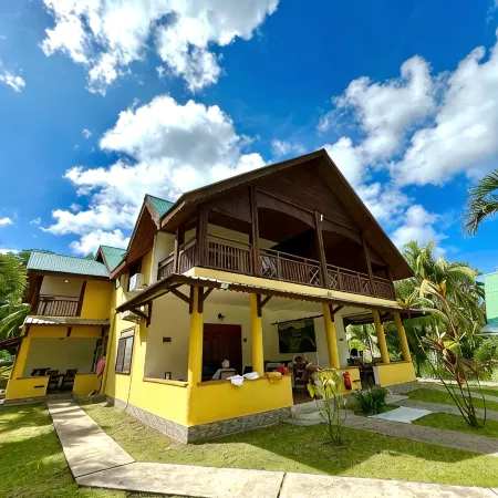 Takamaka Green Village