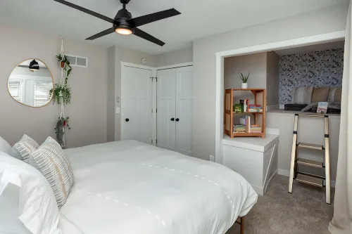 Modern Boho Townhome w/Hidden Reading Nook Near Downtown Des Moines! - 방갈로