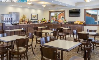 Gray Wolf Inn & Suites