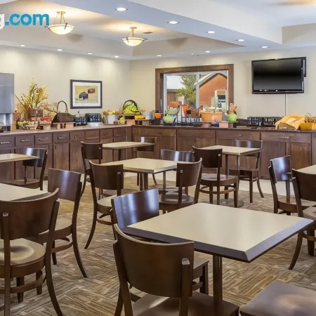 Gray Wolf Inn & Suites