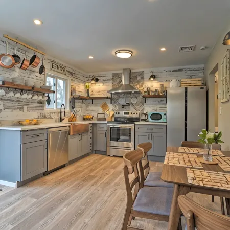 Large Private Rustic Retreat w/hot tub, fire pit, game room