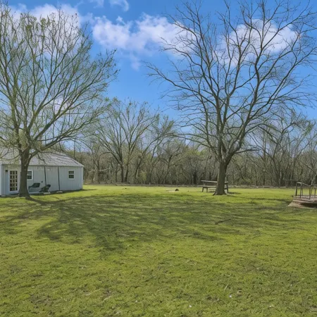 Away from the bustle of the city, close to the lake, perfect for families