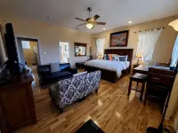 Gorgeous private suite in ranch home with full kitchen/laundry and Jacuzzi tub! - 4-Star