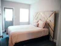 Charm City Luxury 4 Bedroom Brick Home โรงแรมใกล้พิมลิโค่