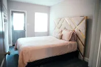 Charm City Luxury 4 Bedroom Brick Home - Bintang 4