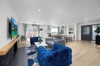 NEW Lux 5BR Villa Near Disney, Knotts, LA, OC w/ Hot Tub & Games